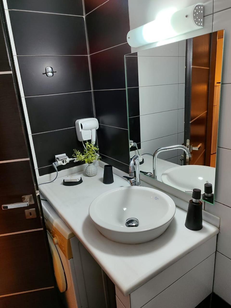 Adam Apartments Sarandë Eksteriør billede